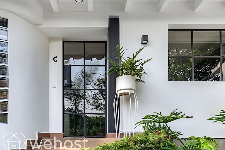 Japandi Design House | Secret Oasis in Provenza