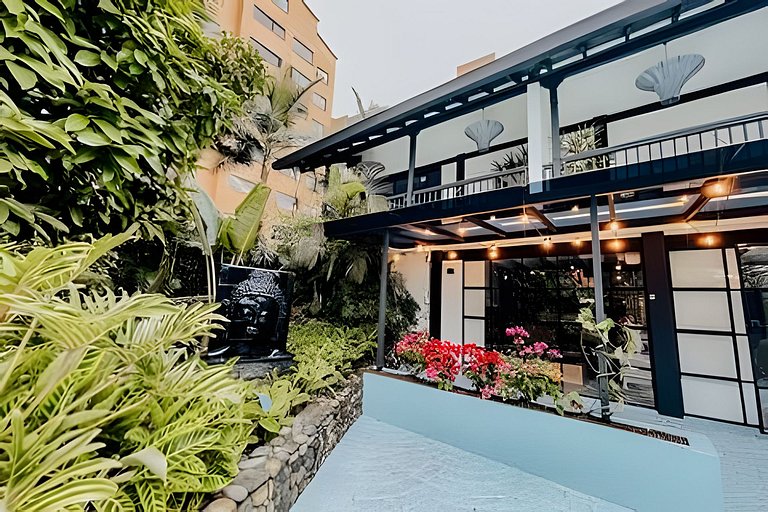 Private Jacuzzi Retreat · Hidden Japandi Gem
