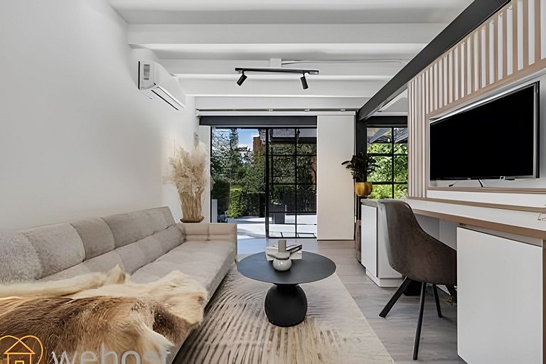 Buda Japandi Loft • Steps from Provenza