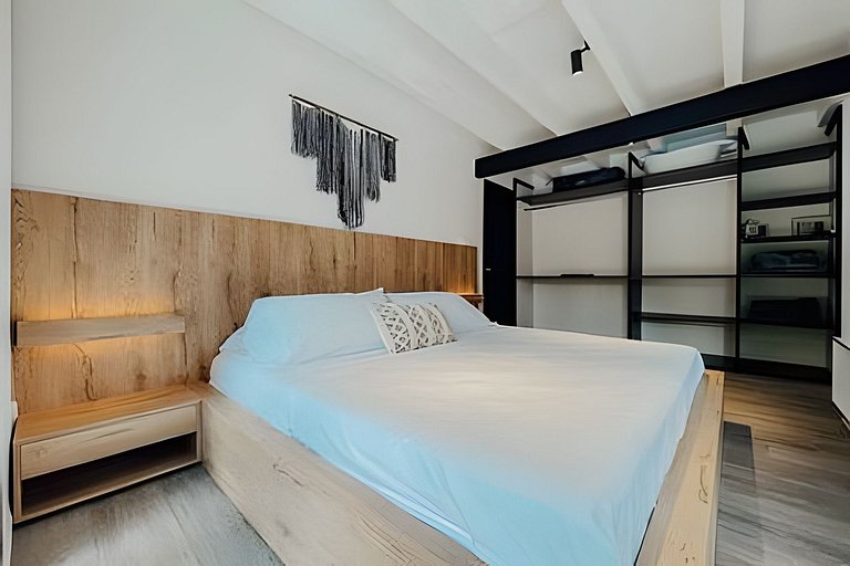 Buda Japandi Loft • Steps from Provenza