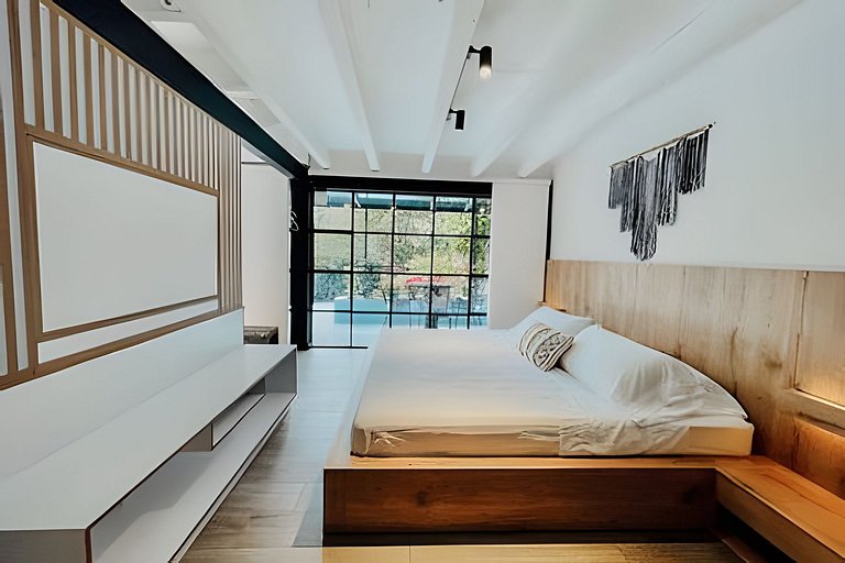 Buda Japandi Loft • Steps from Provenza