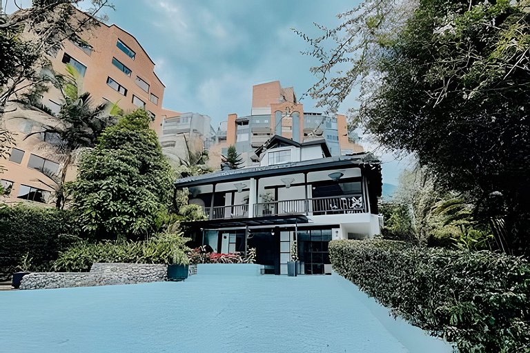 Buda Japandi Loft • Steps from Provenza