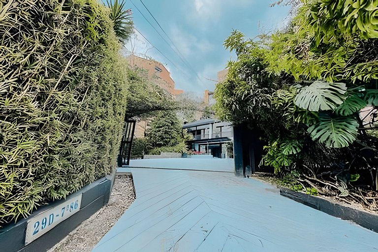 Buda Japandi Loft • Steps from Provenza