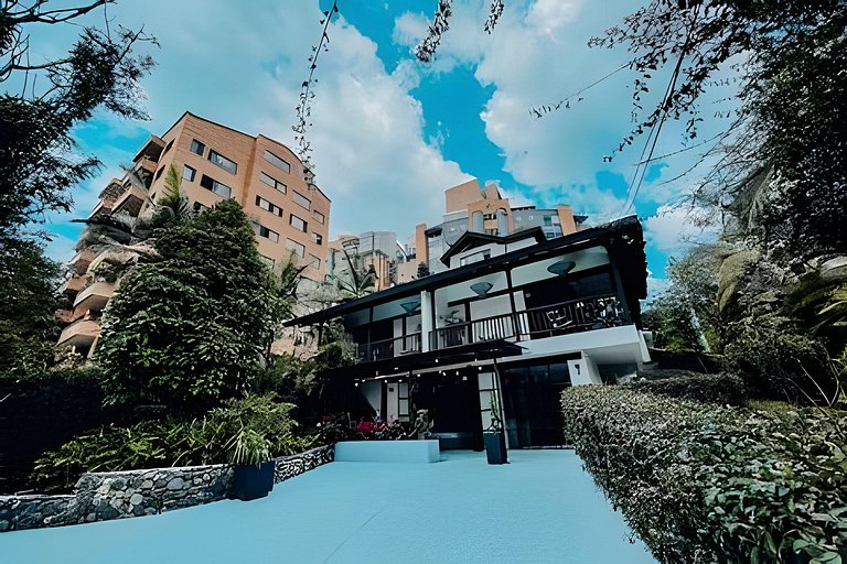 Buda Japandi Loft • Steps from Provenza