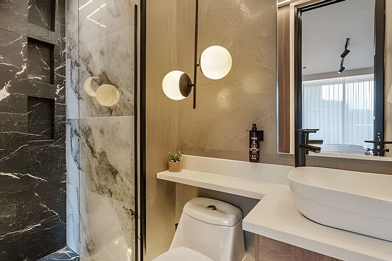 Provenza Luxury Stay w/Jacuzzi /Pool/Coworking/Gym