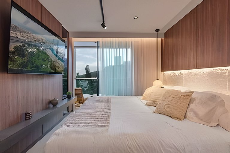 Provenza Luxury Stay w/Jacuzzi /Pool/Coworking/Gym