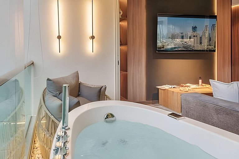 Provenza Luxury Stay w/Jacuzzi /Pool/Coworking/Gym