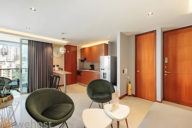Elegant 1BR • Skyline View • Pool • Gym • Provenza