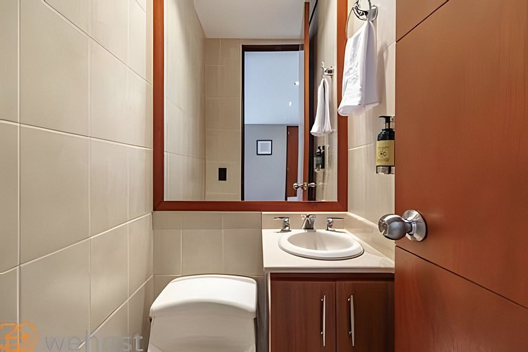 Elegant 1BR • Skyline View • Pool • Gym • Provenza