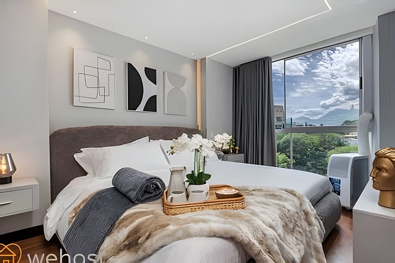 Chic 1BR • Luxury, Pool, Gym • Steps from Provenza