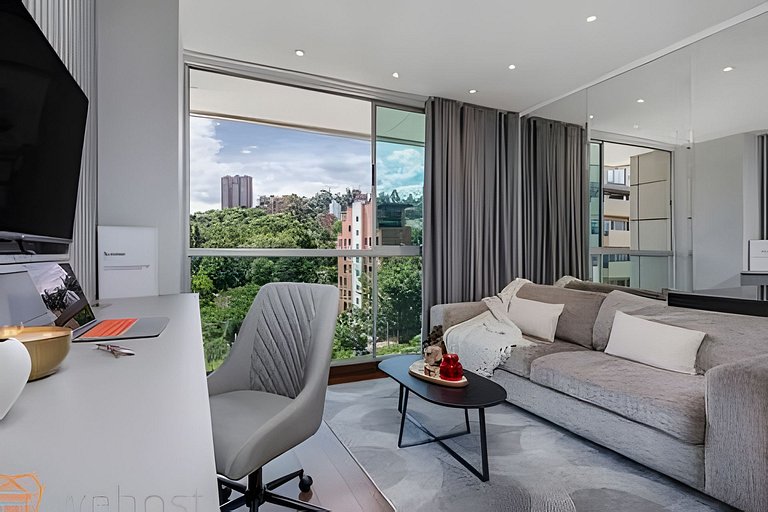 Chic 1BR • Luxury, Pool, Gym • Steps from Provenza