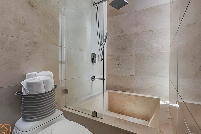 Chic 1BR • Luxury, Pool, Gym • Steps from Provenza