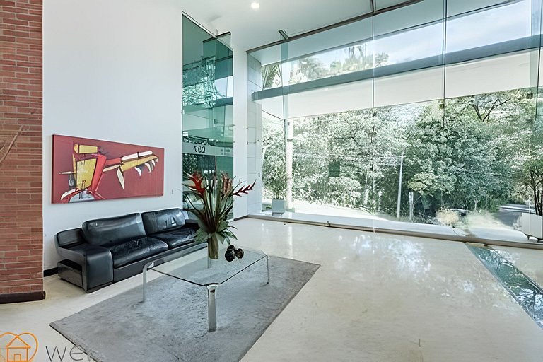 Chic 1BR • Luxury, Pool, Gym • Steps from Provenza